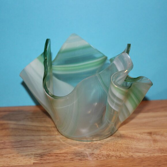 Green Art Glass Vase Signed D. Everson 2011 Handblown Ribbon Glass Handkerchief - Picture 1 of 5